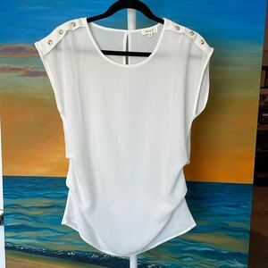 🩷 NWOT Love J blouse with Gold Buttons